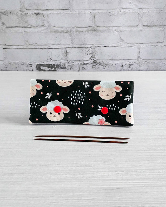 Nadelgarage 15 cm Schafmotiv schwarz handgenäht Bayern von Nadelmikado