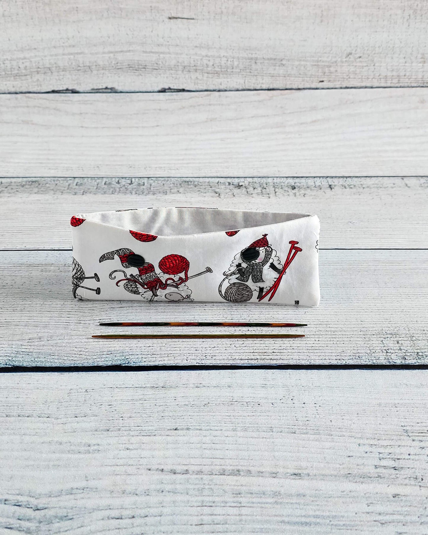 Nadelgarage 15 cm Schaf Strickmotiv handgenäht in Bayern von Nadelmikado