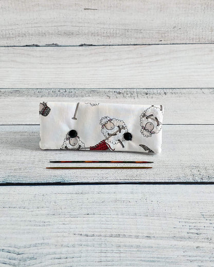 Nadelgarage 15 cm Schaf Strickmotiv handgenäht in Bayern von Nadelmikado