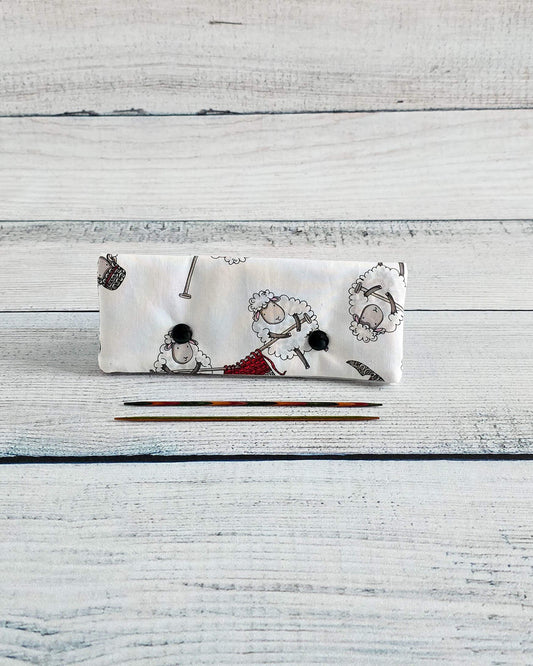 Nadelgarage 15 cm Schaf Strickmotiv handgenäht in Bayern von Nadelmikado