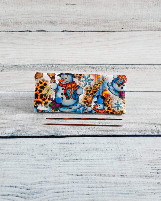 Nadelgarage 15 cm Schneemann bunt handgenäht in Bayern von Nadelmikado