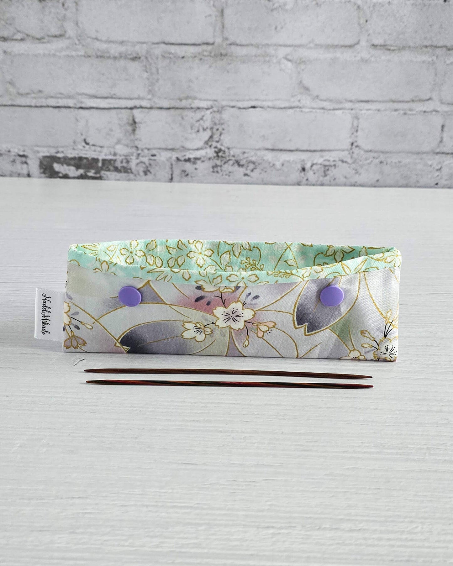 Nadelgarage 15 cm Soft Sakura mit Blütenmuster - handgenäht in Bayern von Nadelmikado