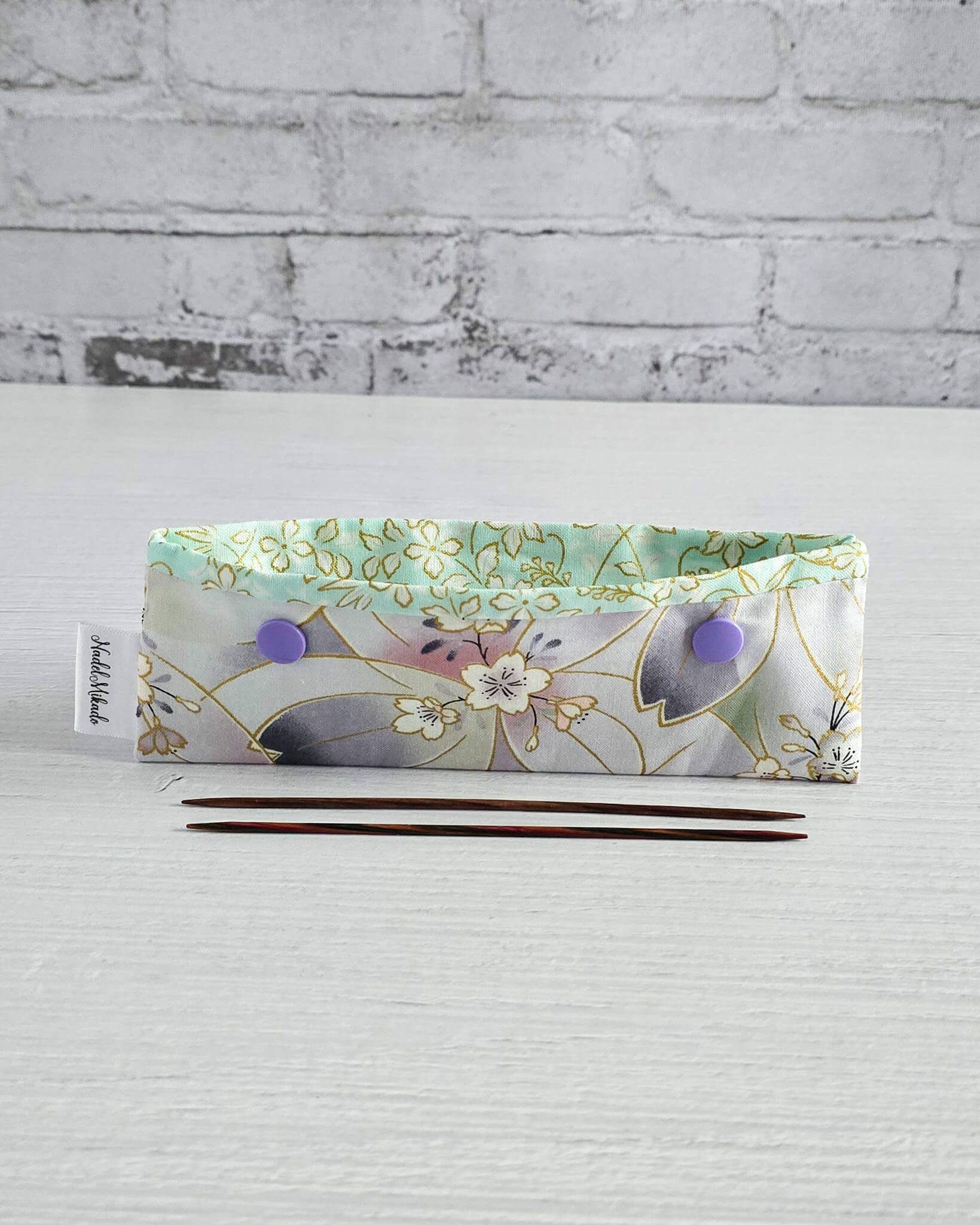 Nadelgarage 15 cm Soft Sakura mit Blütenmuster - handgenäht in Bayern von Nadelmikado