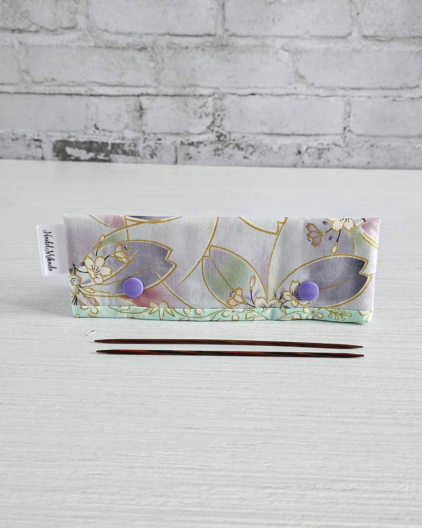 Nadelgarage 15 cm Soft Sakura mit Blütenmuster - handgenäht in Bayern von Nadelmikado