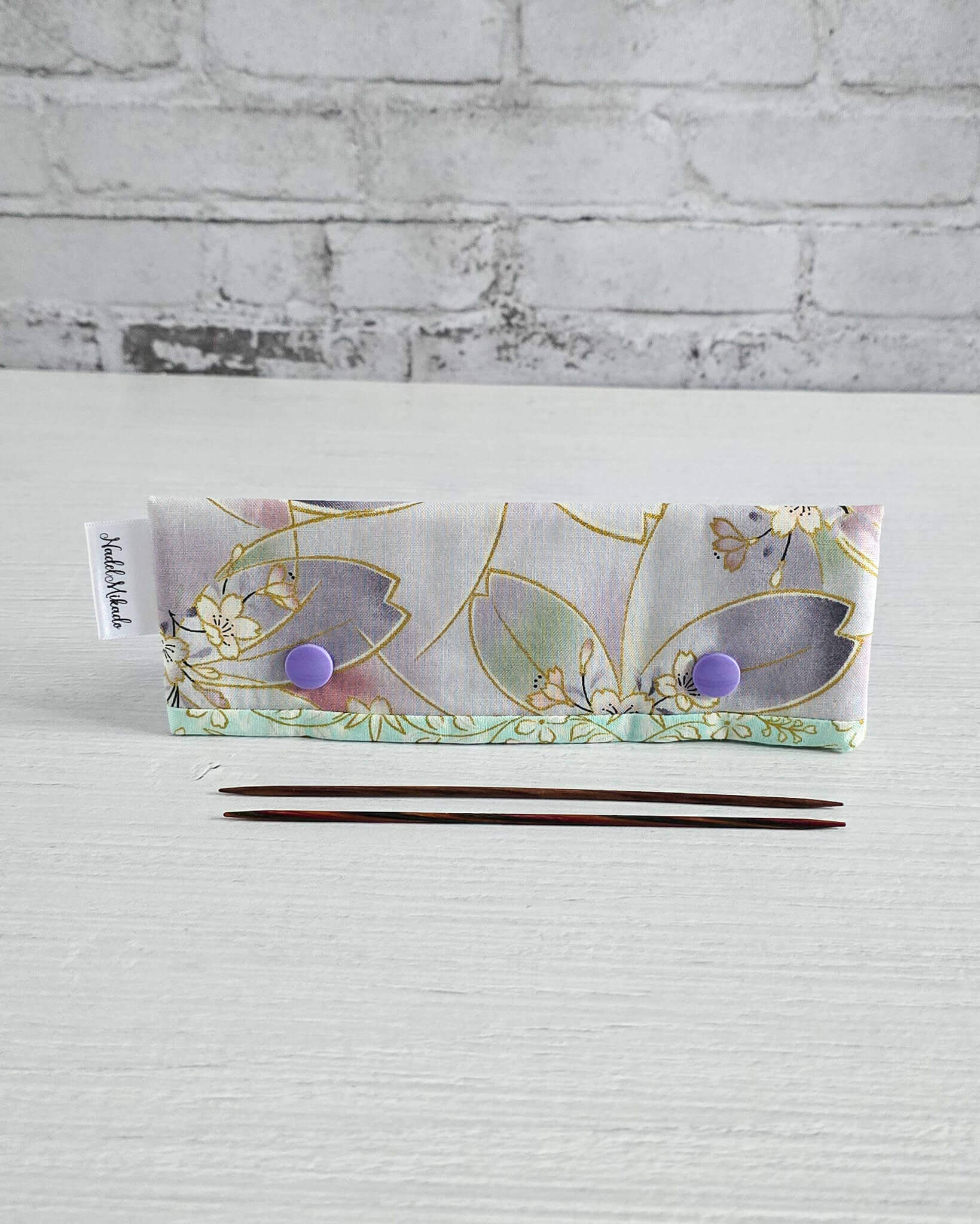 Nadelgarage 15 cm Soft Sakura mit Blütenmuster - handgenäht in Bayern von Nadelmikado