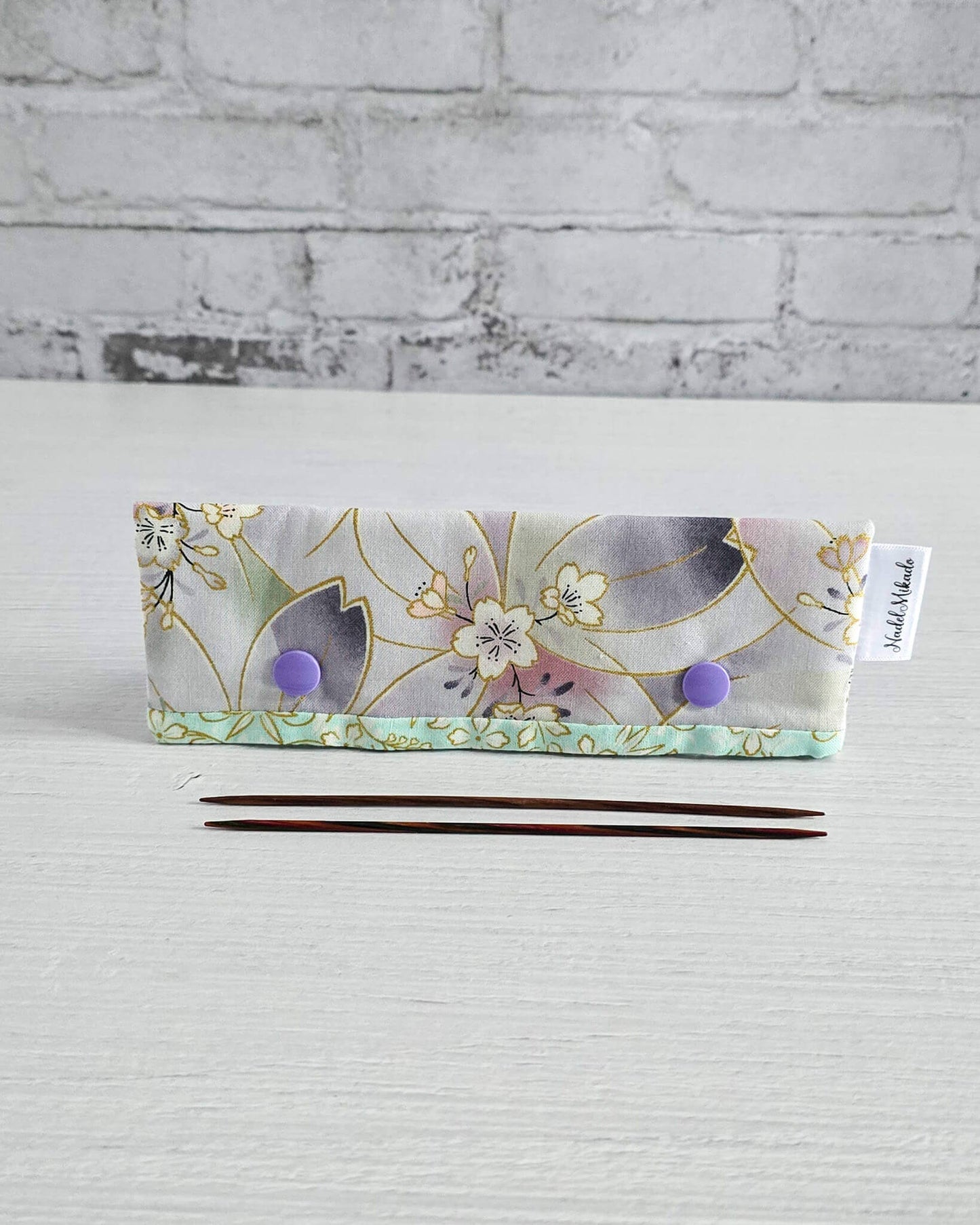 Nadelgarage 15 cm Soft Sakura mit Blütenmuster - handgenäht in Bayern von Nadelmikado