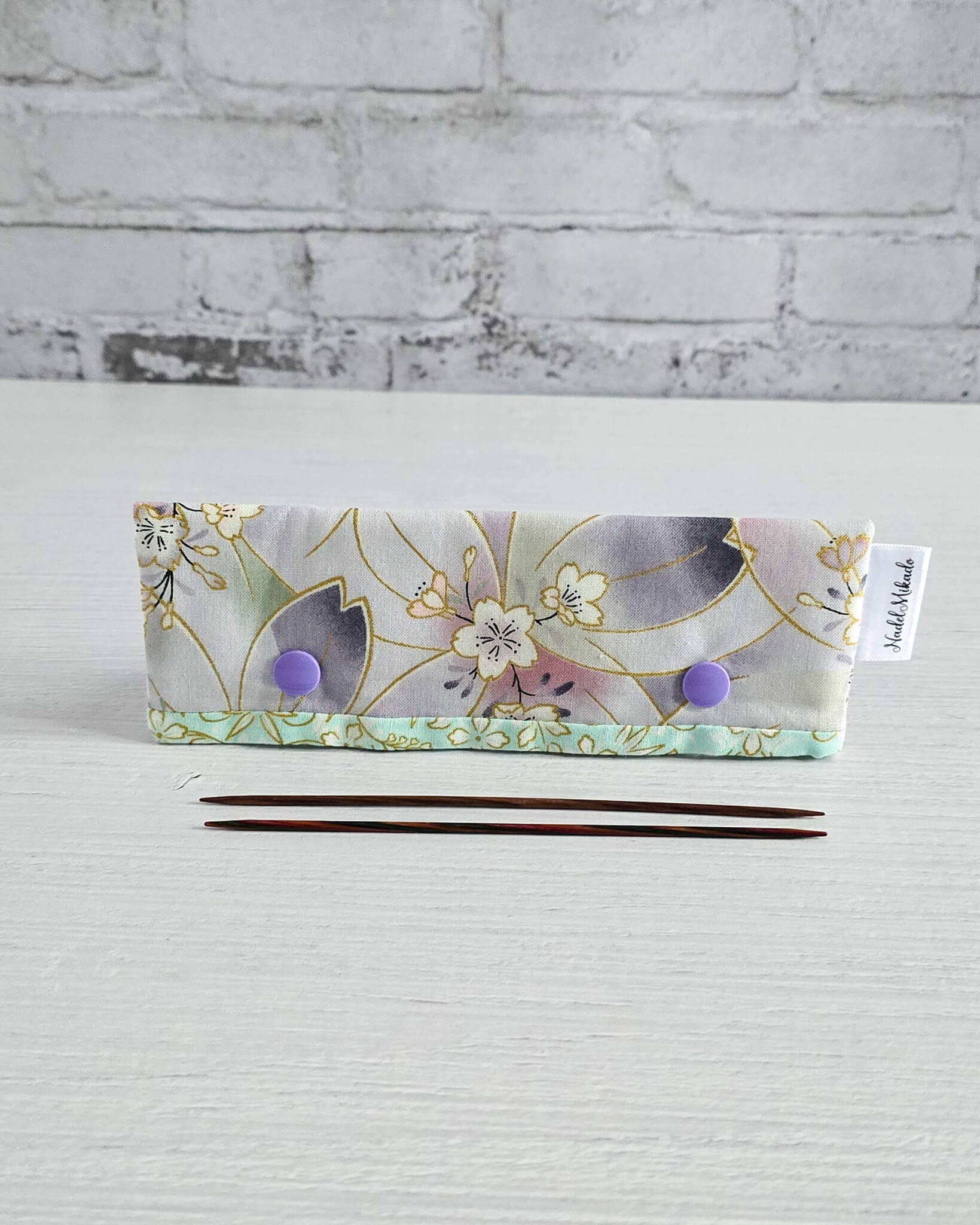 Nadelgarage 15 cm Soft Sakura mit Blütenmuster - handgenäht in Bayern von Nadelmikado