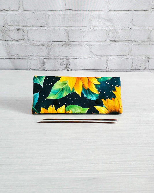 Nadelgarage 15 cm mit Sonnenblumenmotiv aus Baumwolle, handgenäht in Bayern von Nadelmikado