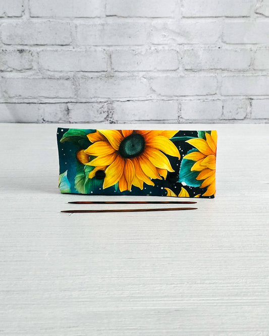 Nadelgarage 15 cm mit Sonnenblumenmotiv aus Baumwolle, handgenäht in Bayern von Nadelmikado