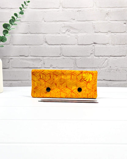 Nadelgarage 15 cm orange grafisches Muster handgenäht in Bayern von Nadelmikado