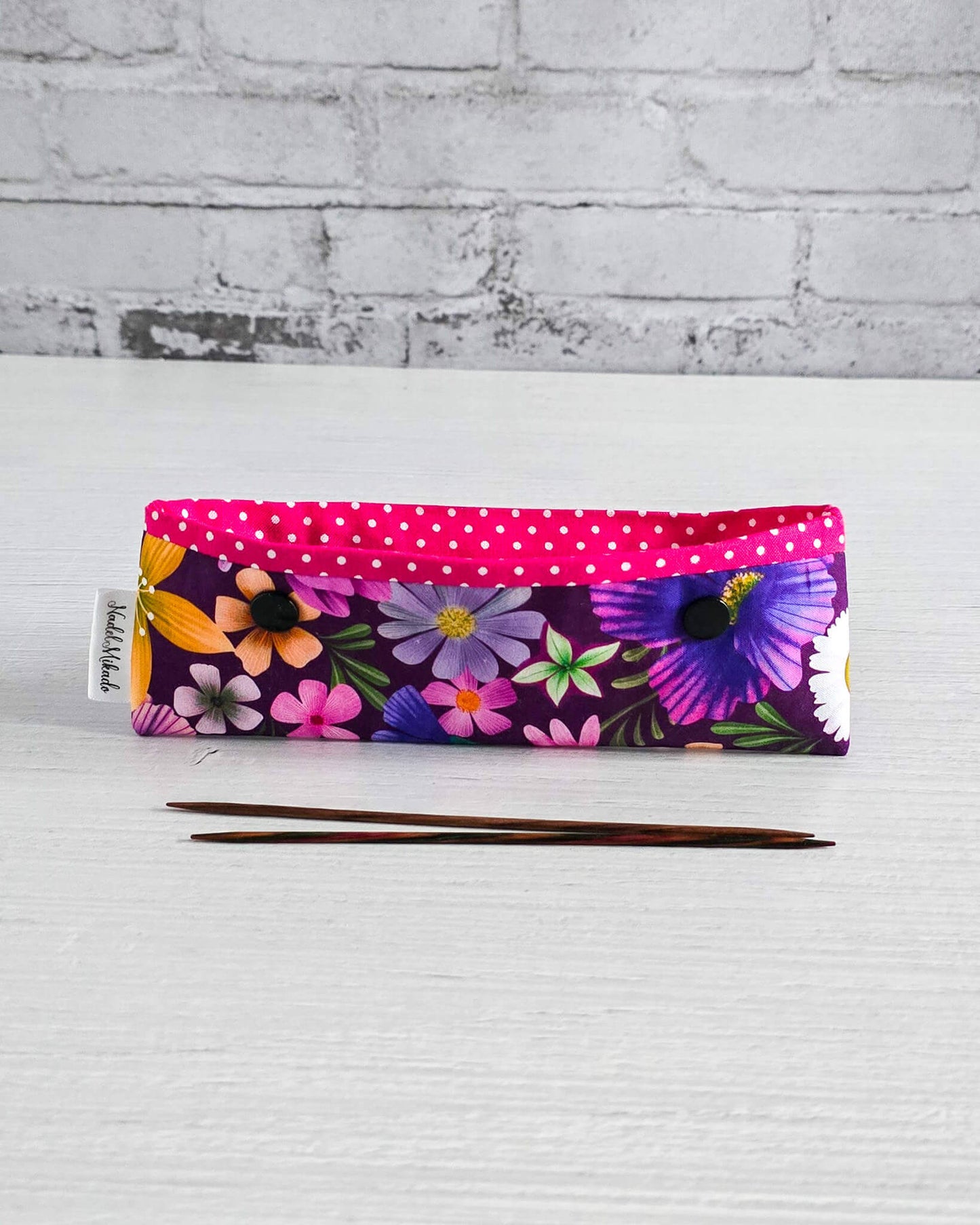 Nadelgarage 15 cm Wild Garden Pop mit buntem Blumenmuster - handgenäht in Bayern von Nadelmikado