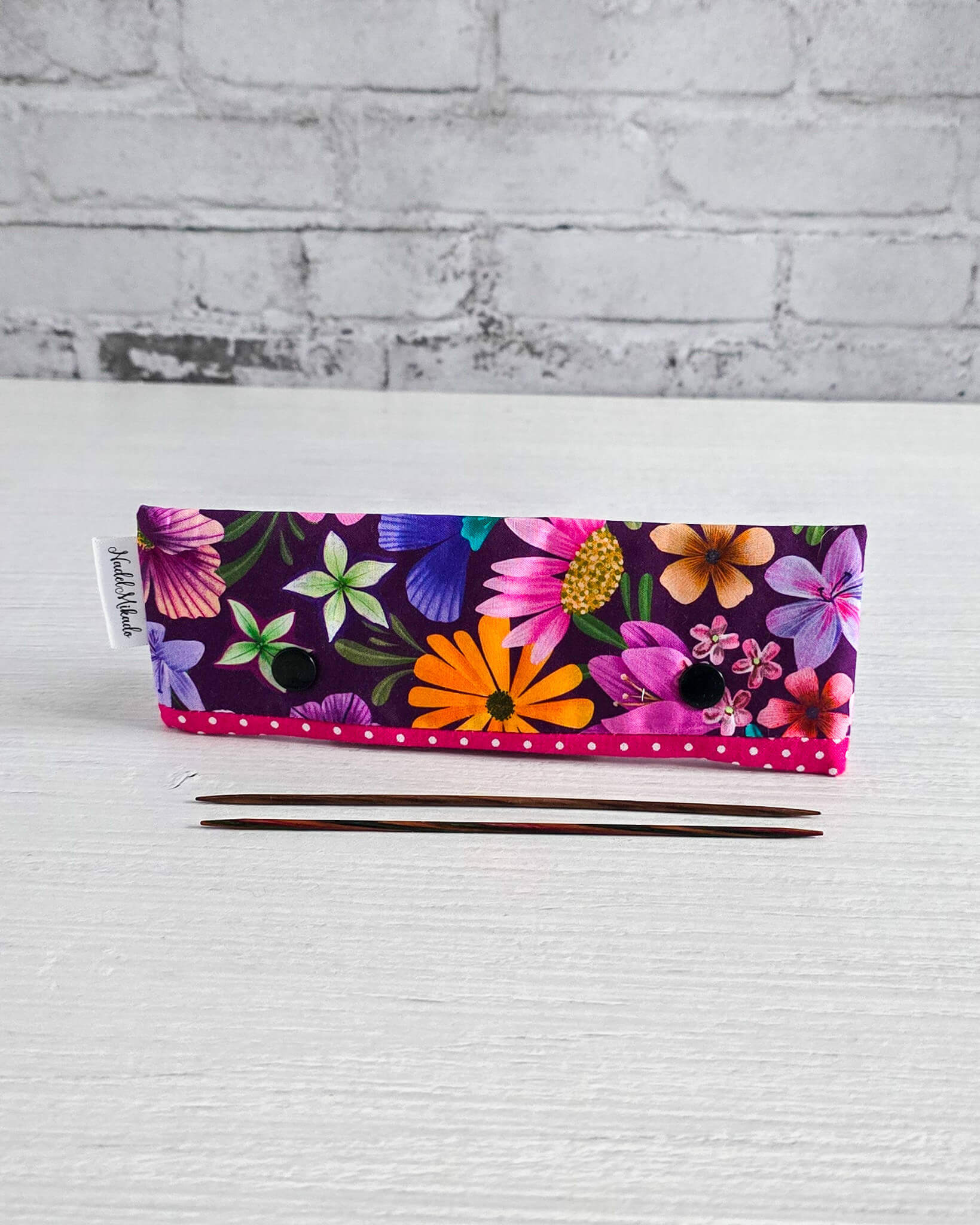 Nadelgarage 15 cm Wild Garden Pop mit buntem Blumenmuster - handgenäht in Bayern von Nadelmikado