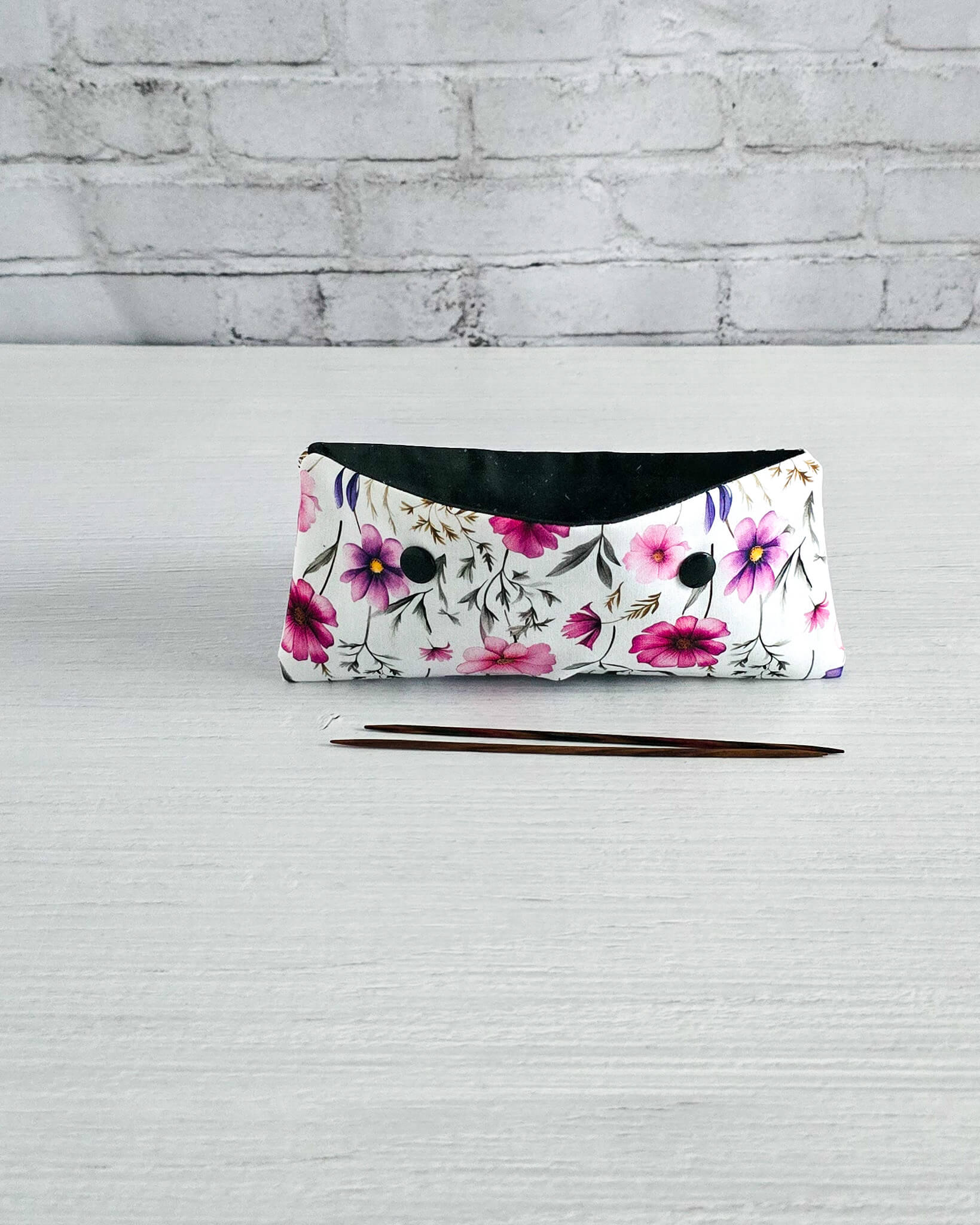 Nadelgarage 15 cm mit zartem Blumenmuster, handgenäht in Bayern von Nadelmikado