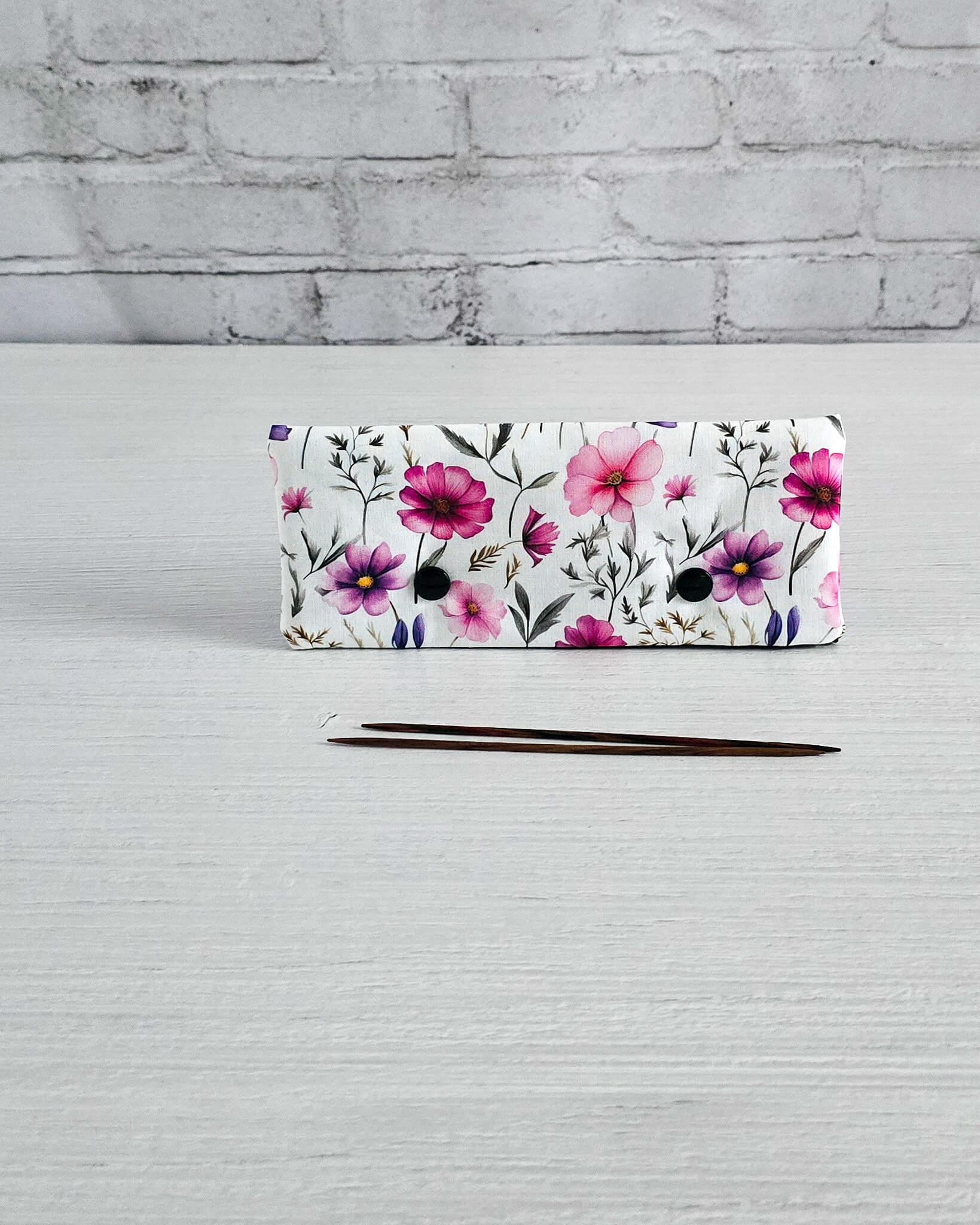 Nadelgarage 15 cm mit zartem Blumenmuster, handgenäht in Bayern von Nadelmikado