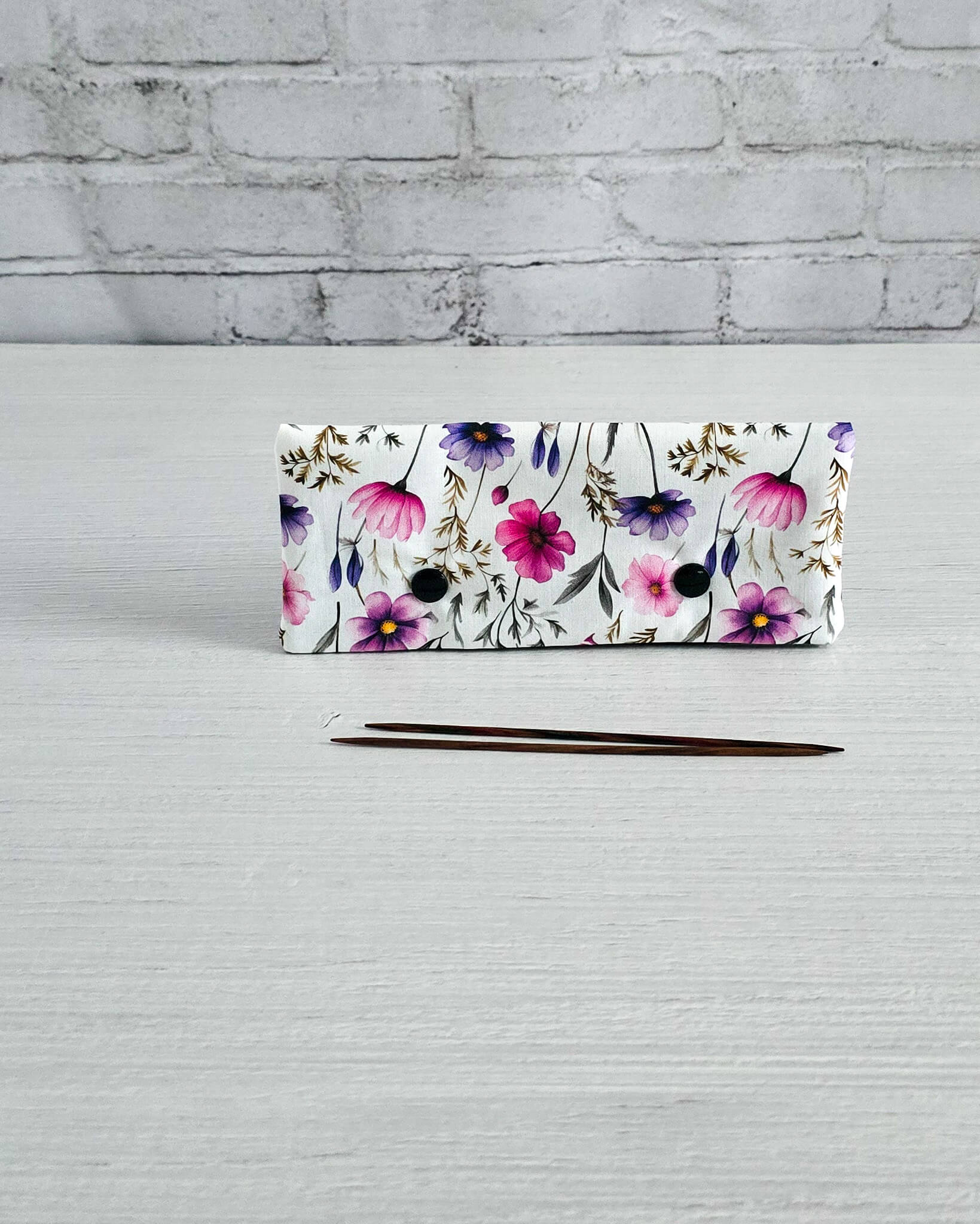 Nadelgarage 15 cm mit zartem Blumenmuster, handgenäht in Bayern von Nadelmikado