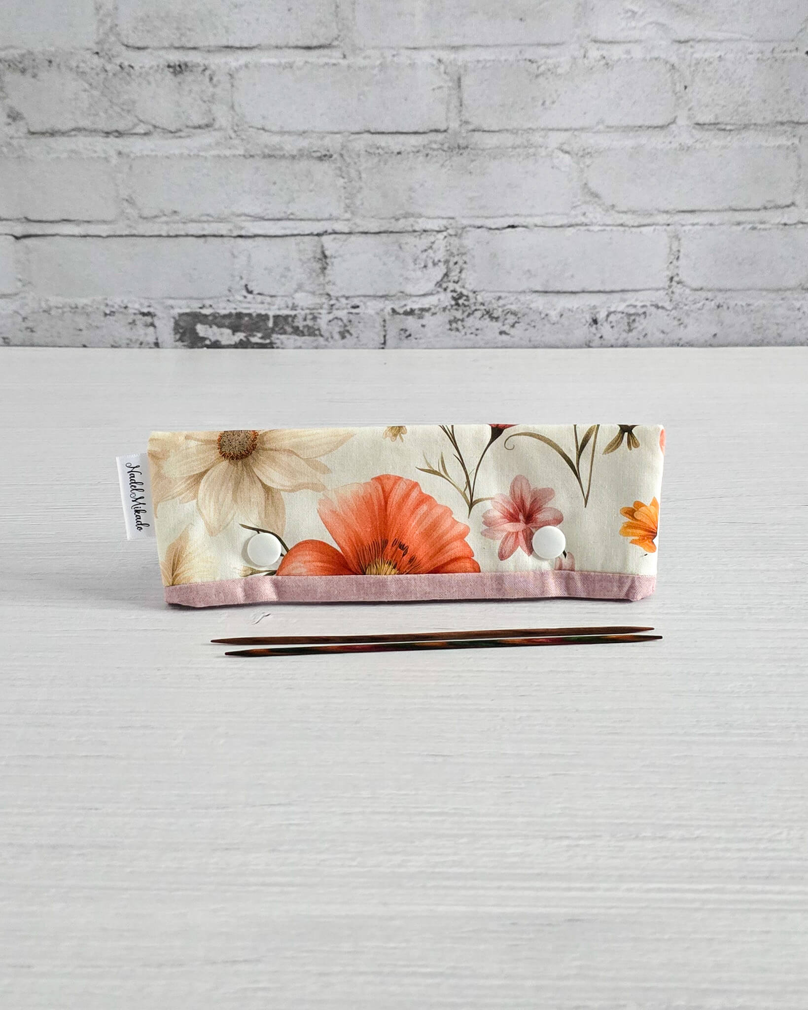 Nadelgarage 15 cm mit floralem Muster, handgenäht in Bayern von Nadelmikado