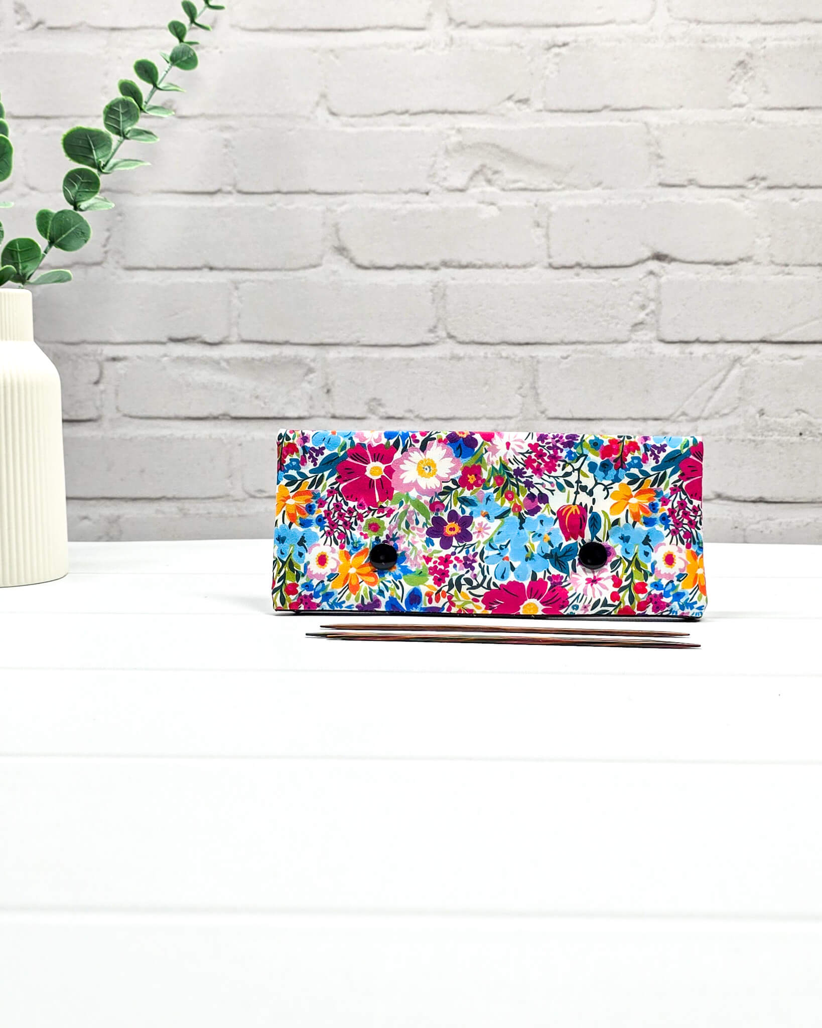 Nadelgarage 15 cm buntes Blumenmuster handgenäht in Bayern von Nadelmikado