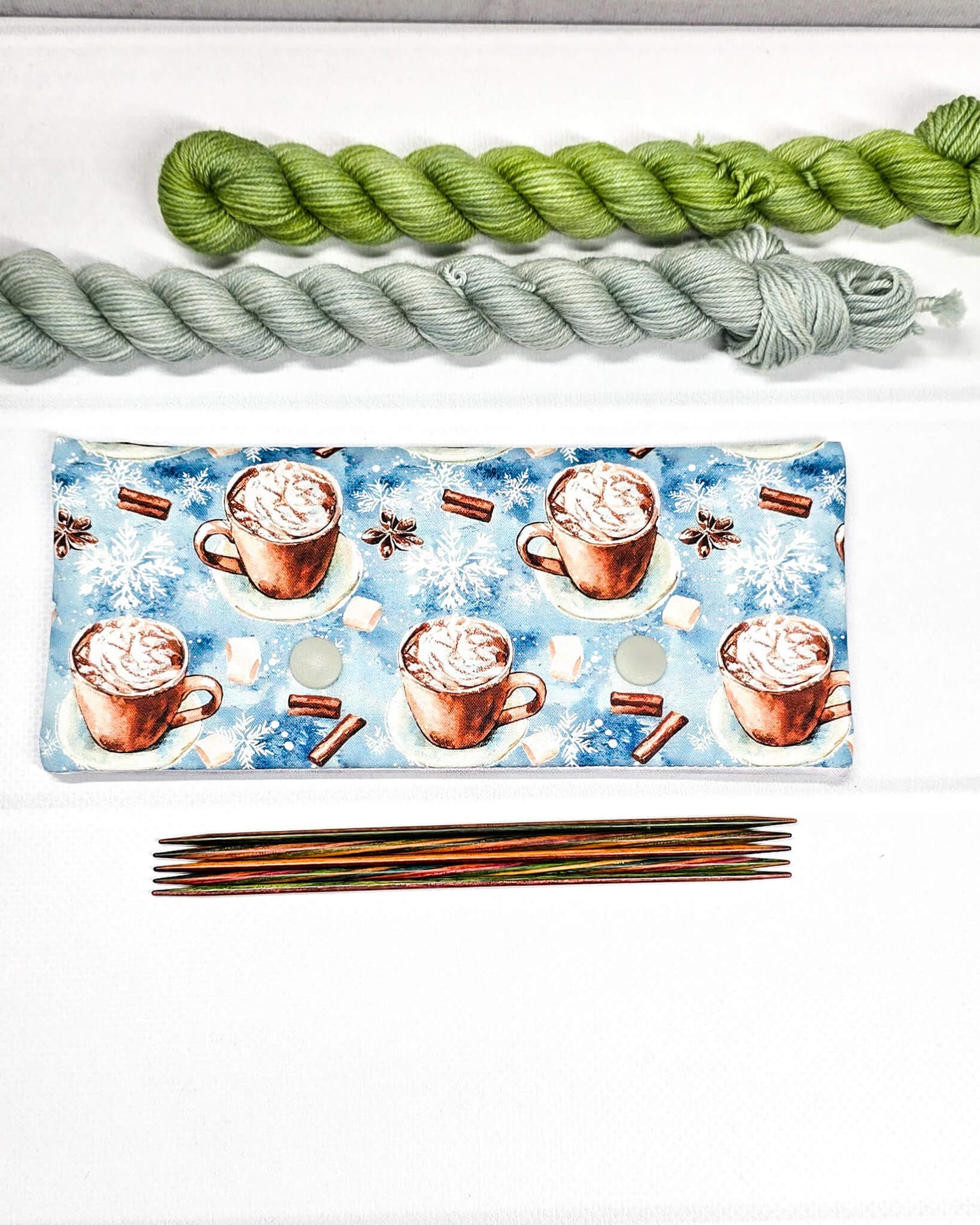 Nadelgarage 15 cm Winter Cocoa Kakao Motiv - handgenäht in Bayern von Nadelmikado