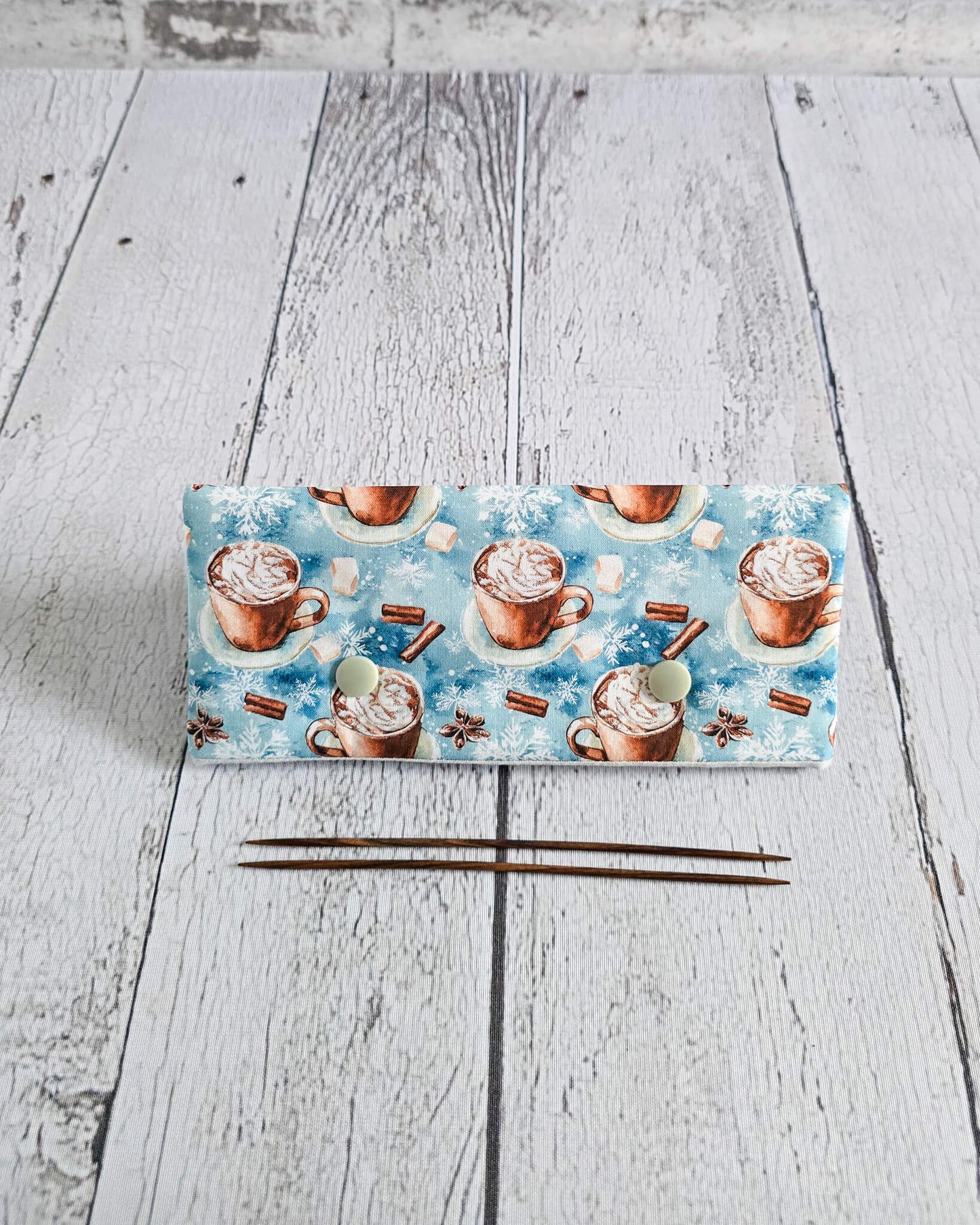 Nadelgarage 15 cm Winter Cocoa Kakao Motiv - handgenäht in Bayern von Nadelmikado