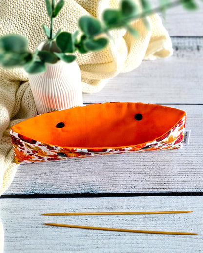 Nadelgarage 20 cm Autumn Glow – Baumwollstoff mit Kürbis und Blättern, handgemacht in Bayern von Nadelmikado