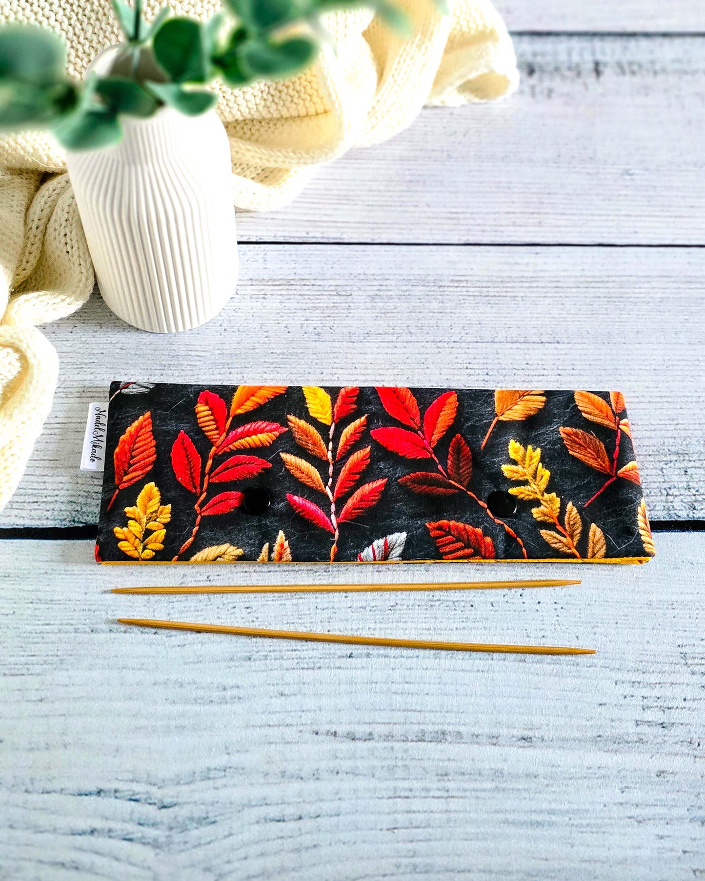 Handmade Nadelgarage für 20 cm Nadelspiele – Autumn Leaves von Nadelmikado aus Bayern