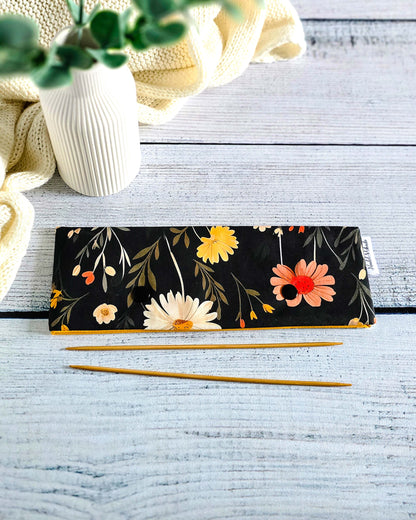 Nadelgarage 20 cm Daisy Bloom – aus Baumwolle mit Gänseblümchen-Motiv - handmade in Bayern von Nadelmikado