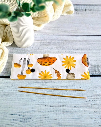 Nadelgarage 20 cm Golden Mushrooms – Pilzmotiv in Gold- und Gelbtönen, handgemacht in Bayern von Nadelmikado