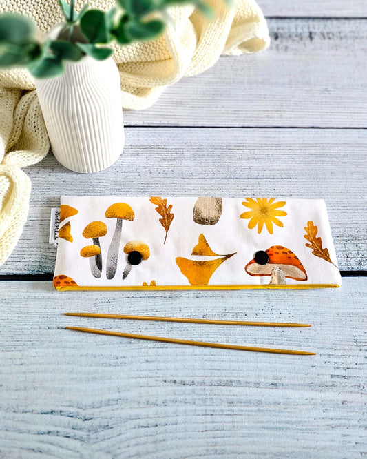 Nadelgarage 20 cm Golden Mushrooms – Pilzmotiv in Gold- und Gelbtönen, handgemacht in Bayern von Nadelmikado