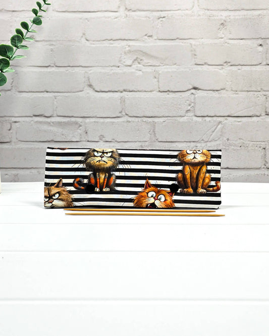 Nadelgarage 20 cm mit grimmigen Katzen handgenäht in Bayern von Nadelmikado