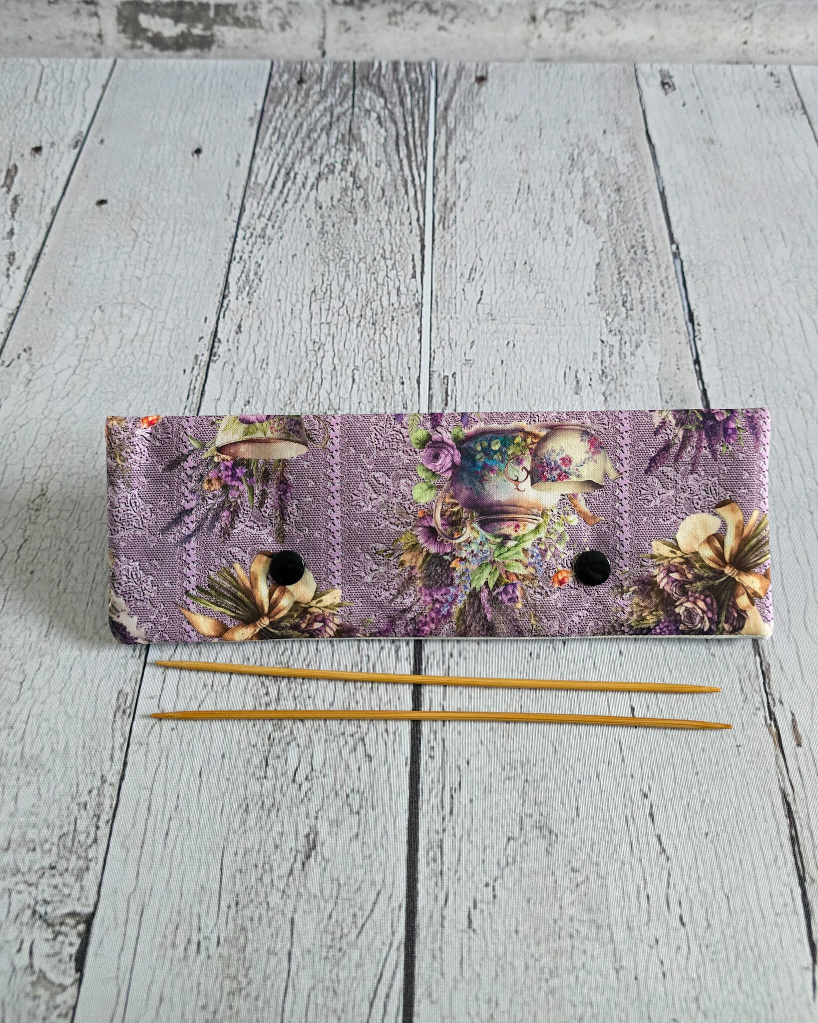 Nadelgarage 20 cm mit Tee- und Lavendelmotiv - handgenäht in Bayern von Nadelmikado