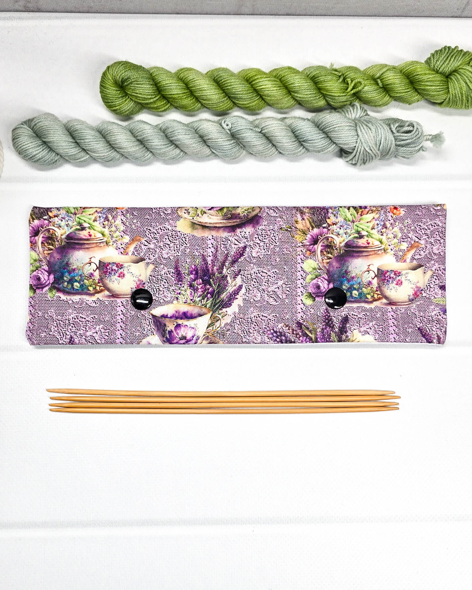 Nadelgarage 20 cm mit Tee- und Lavendelmotiv - handgenäht in Bayern von Nadelmikado