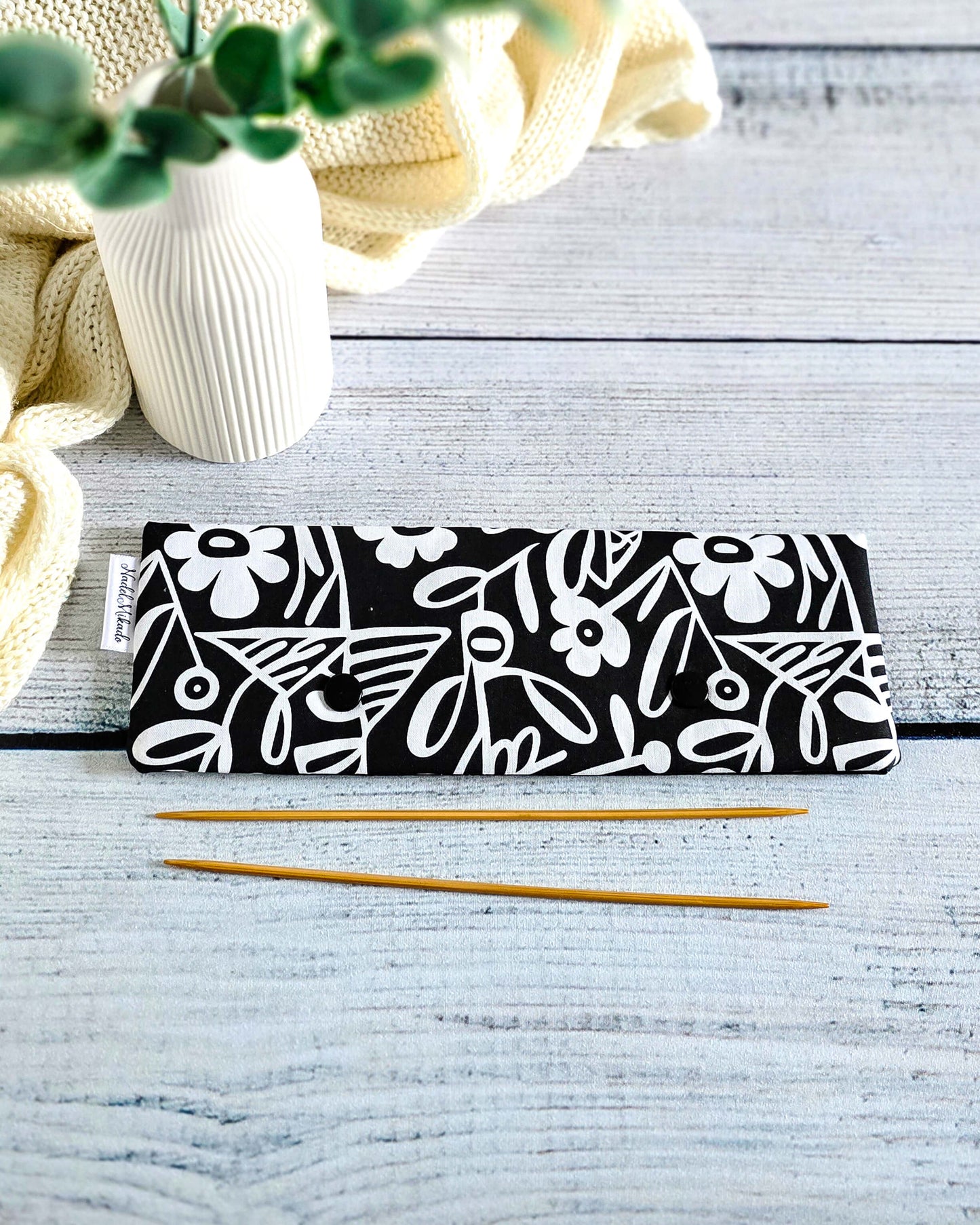 Nadelgarage 20 cm Nordic Bloom von Nadelmikado – handgemacht in Bayern von Nadelmikado