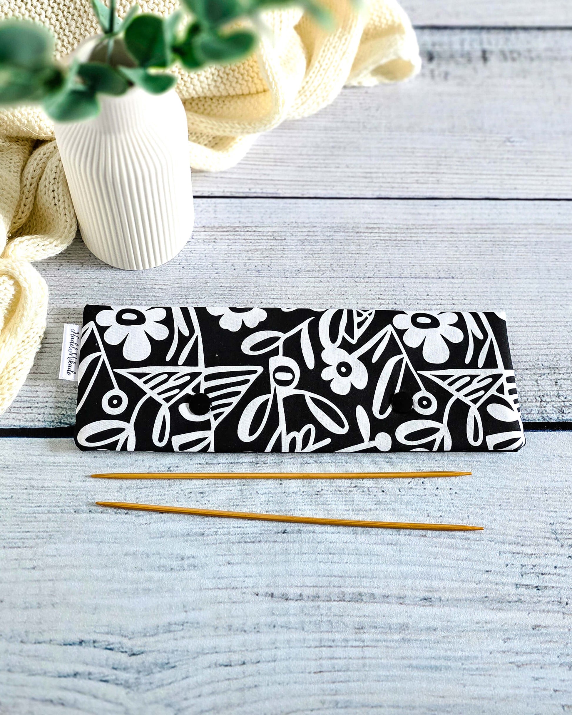 Nadelgarage 20 cm Nordic Bloom von Nadelmikado – handgemacht in Bayern von Nadelmikado