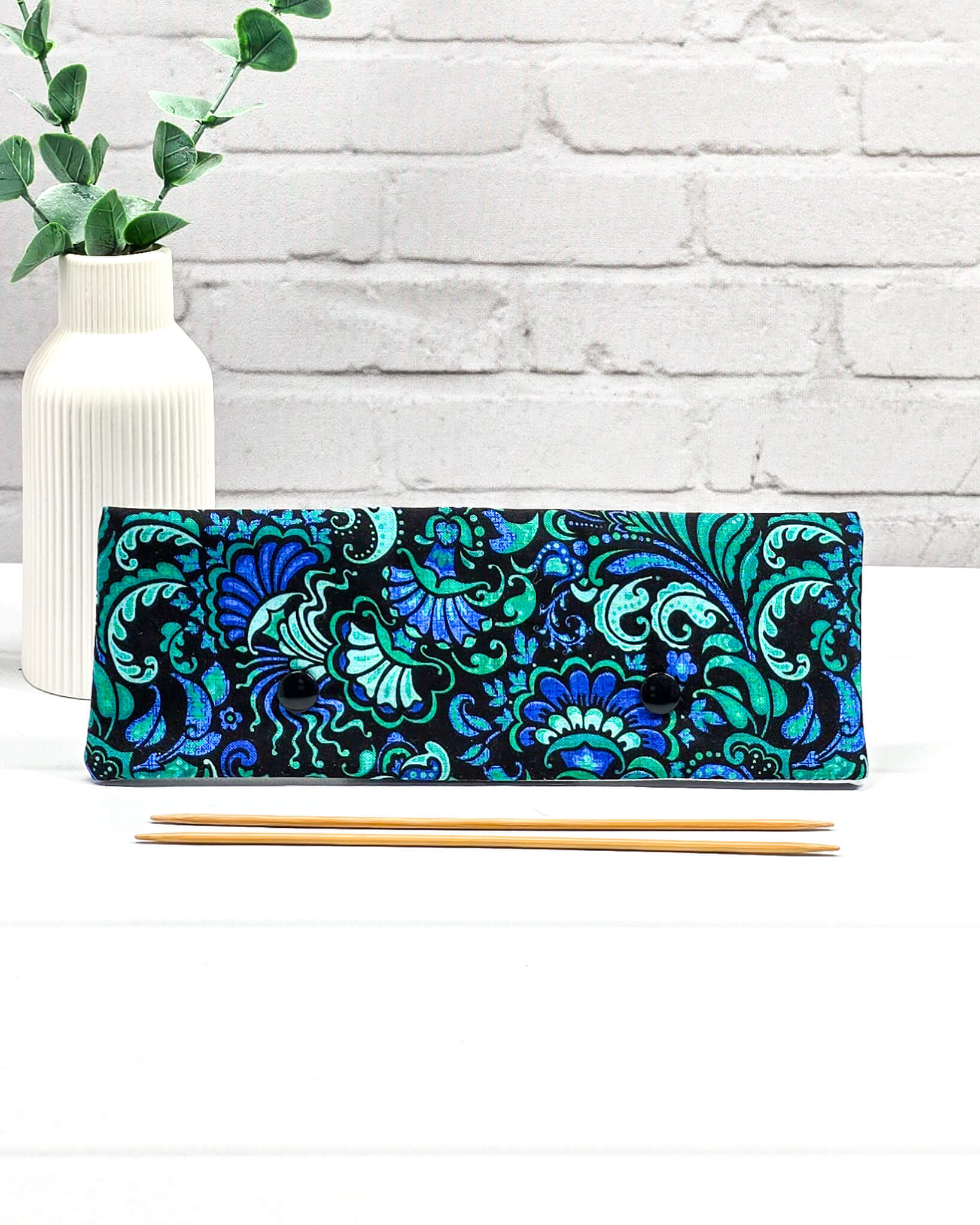 Nadelgarage 20 cm mit Paisleymuster in Petrol und Blau - handgenäht in Bayern von Nadelmikado