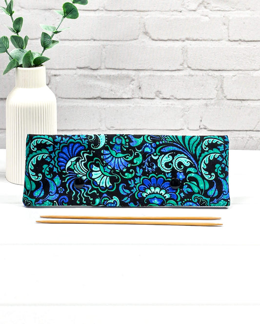 Nadelgarage 20 cm mit Paisleymuster in Petrol und Blau - handgenäht in Bayern von Nadelmikado