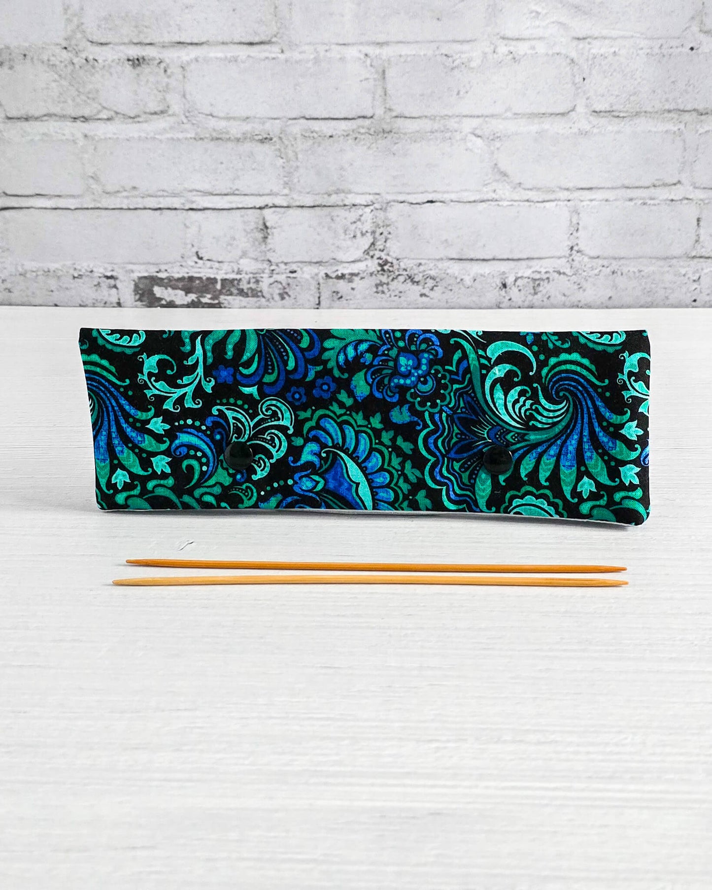 Nadelgarage 20 cm mit Paisleymuster in Petrol und Blau - handgenäht in Bayern von Nadelmikado