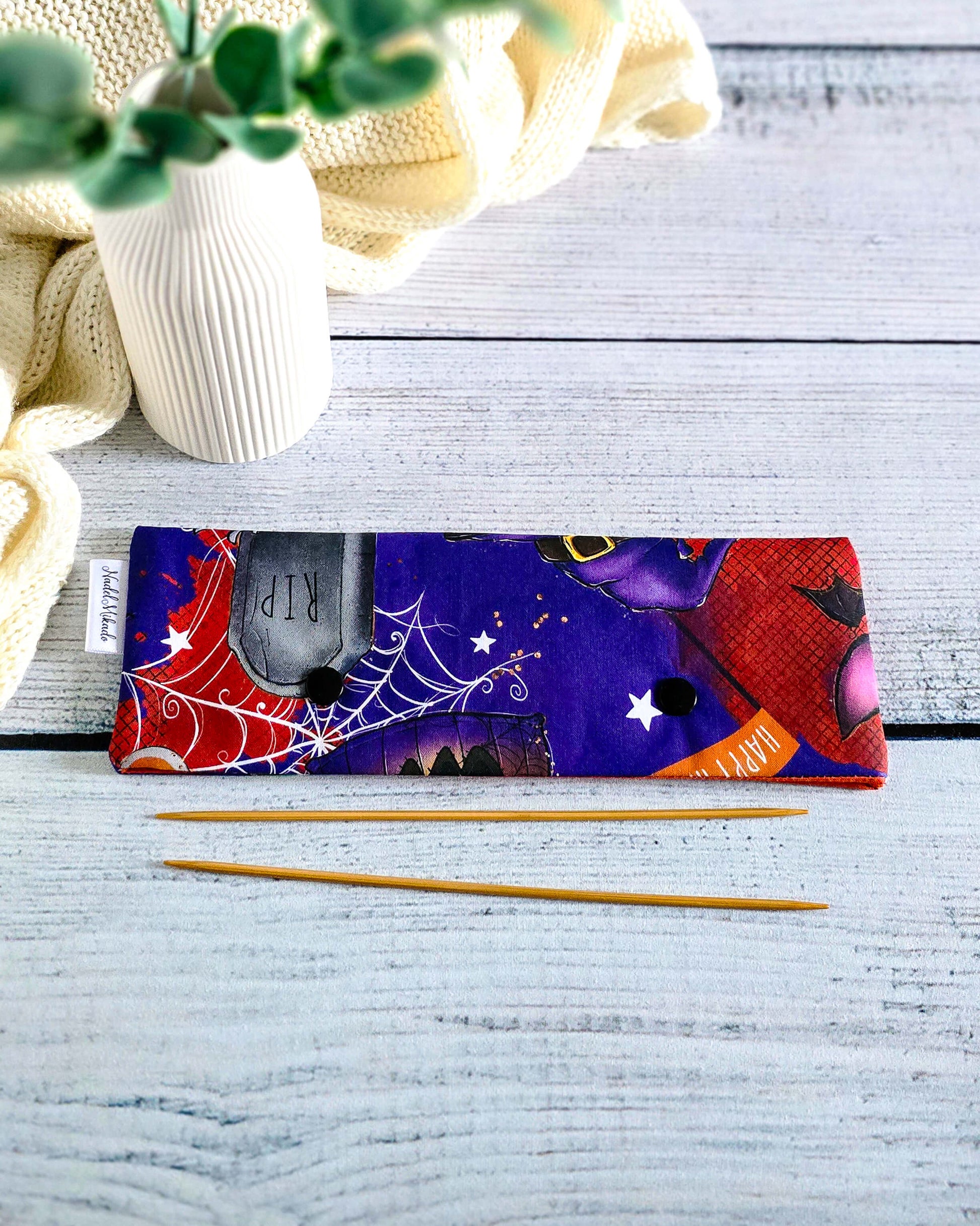 Nadelgarage 20 cm Pumpkin Party – Baumwollstoff mit Kürbis-Motiv, handgemacht in Bayern von Nadelmikado