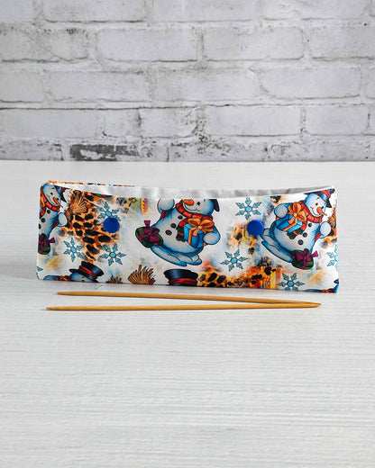 Nadelgarage 20 cm mit buntem Schneemannmotiv - handgenäht in Bayern von Nadelmikado