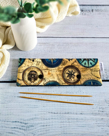 Nadelgarage 20 cm Sea Explorer – maritimes Design mit Kompassen und Seekarten, handmade in Bayern von Nadelmikado