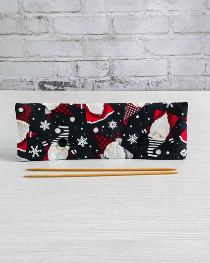 Nadelgarage 20 cm mit Wichtelmotiv und Schneeflocken - handgenäht in Bayern von Nadelmikado