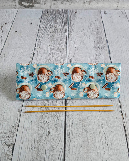 Nadelgarage 20 cm Winter Cocoa Kakao Motiv - handgenäht in Bayern von Nadelmikado