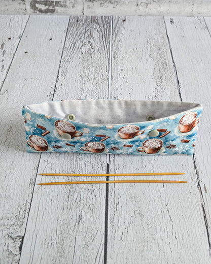 Nadelgarage 20 cm Winter Cocoa Kakao Motiv - handgenäht in Bayern von Nadelmikado