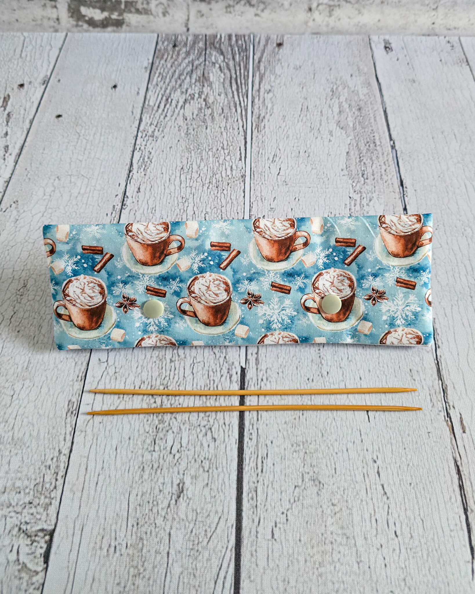 Nadelgarage 20 cm Winter Cocoa Kakao Motiv - handgenäht in Bayern von Nadelmikado