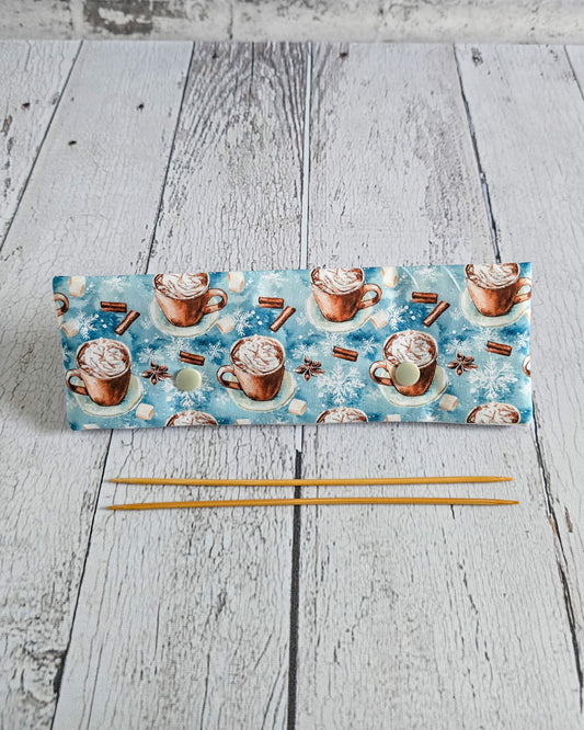 Nadelgarage 20 cm Winter Cocoa Kakao Motiv - handgenäht in Bayern von Nadelmikado