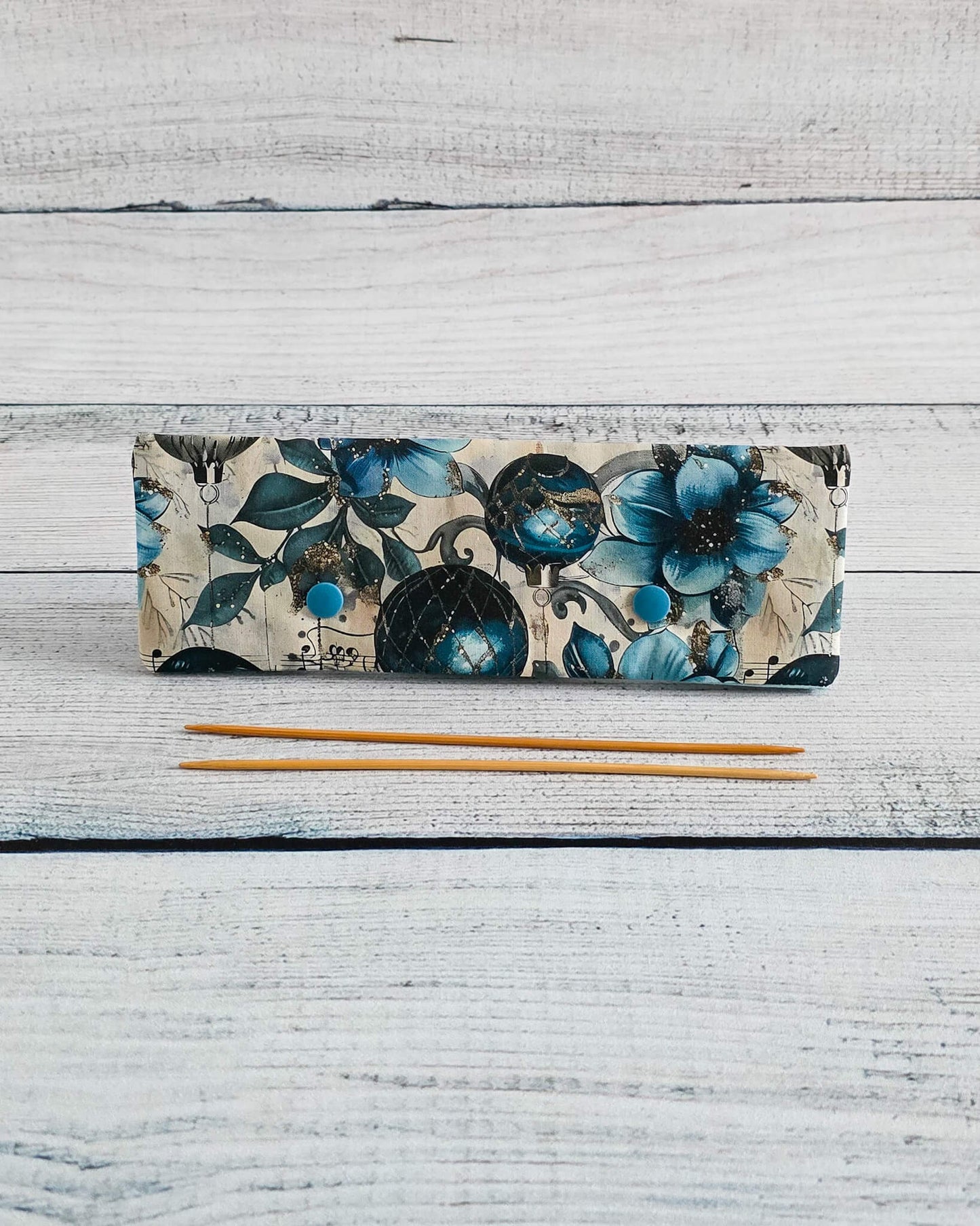 Nadelgarage 20 cm Winterpoesie blau gold handgenäht in Bayern von Nadelmikado