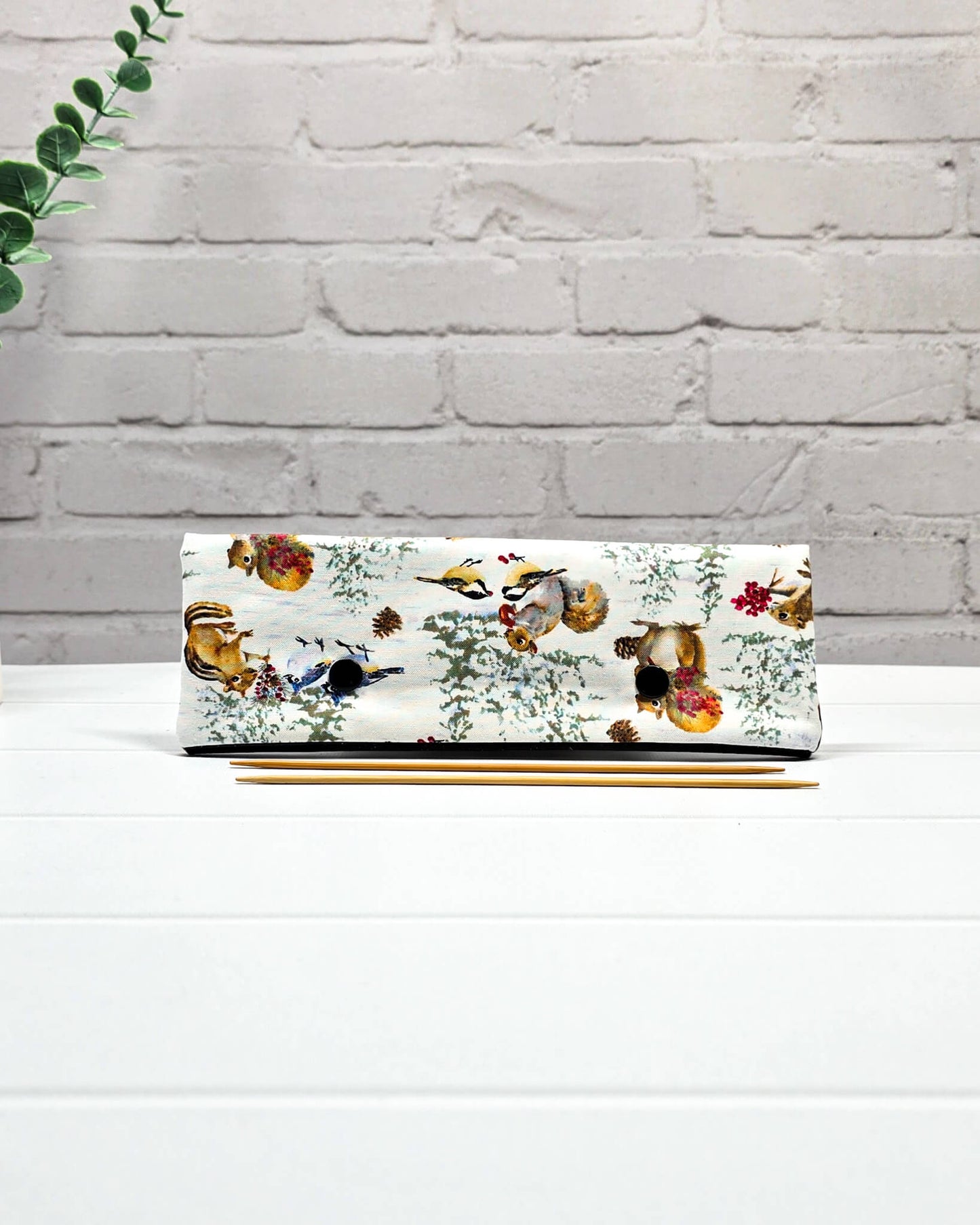 Nadelgarage 20 cm mit Eichhörnchen Waldmotiv handgenäht in Bayern von Nadelmikado