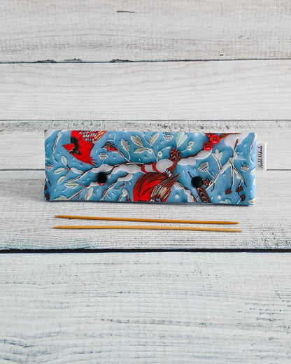 Nadelgarage 20 cm mit Wintervogel und roten Beeren - handgenäht in Bayern von Nadelmikado