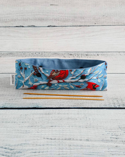 Nadelgarage 20 cm mit Wintervogel und roten Beeren - handgenäht in Bayern von Nadelmikado