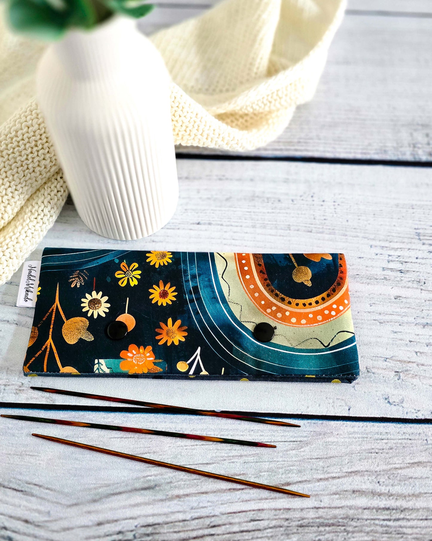 Nadelgarage Autumn Arc, Stricknadel-Aufbewahrung im Retro-Herbstdesign, Bayern, handmade, Nadelmikado