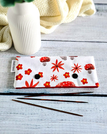 Nadelgarage Autumn Shrooms – Pilzmotiv in Rot und Orange, handgenäht in Bayern von Nadelmikado